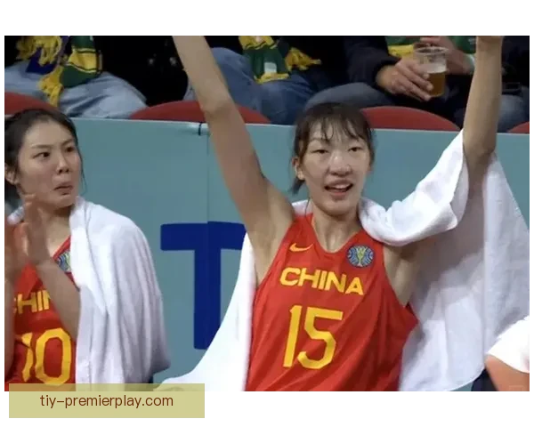 中国女篮失误连连 三分手感告急